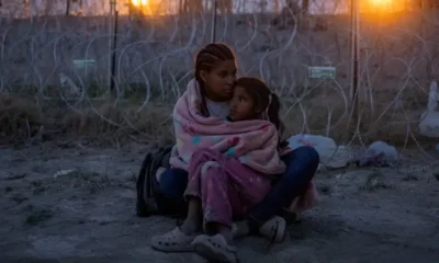 Una madre venezolana y su hija, en la frontera entre México y Estados Unidos. Foto: DW.