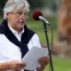 El sinto Christian Pfeil dando un discurso conmemorativo el 2 de agosto de 2022 en el antiguo campo de exterminio Auschwitz-Birkenau. Imagen: Jarosław Praszkiewic./Dokumentations- und Kulturzentrum Deutscher Sinti und Roma