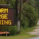 Cartel que alerta sobre el huracán Debby. Imagen: Joe Raedle/Getty Images