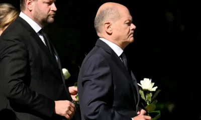 Olaf Scholz recuerda a las víctimas del ataque con cuchillo en Solingen. Imagen: Ina Fassbender/AFP/