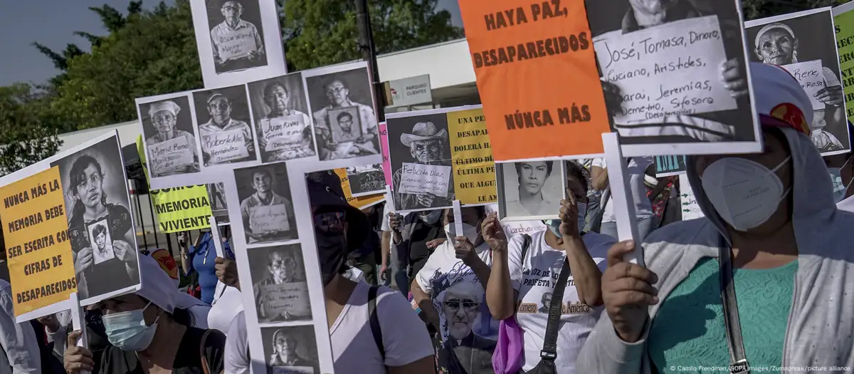 Continúa la búsqueda de desaparecidos en El Salvador (foto de 2022). Imagen: Camilo Freedman/SOPA Images/Zumapress/picture alliance