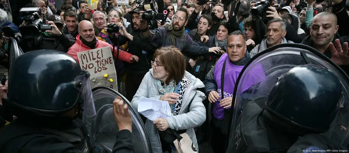 Represión a jubilados en Argentina. Foto:uan Mabromata/AFP/Getty Images