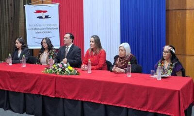 Acto de homenaje a mujeres cultoras de la lengua guaraní. Cortesía