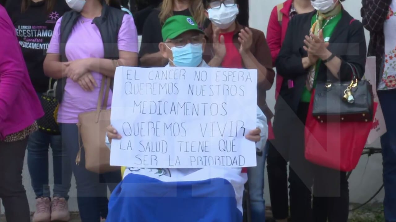 Manifestación de pacientes oncológicos del IPS. Foto: El Nacional.