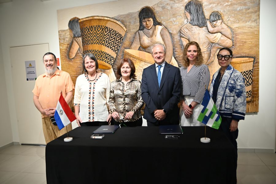 Firma de convenio entre la Asoc. Noche de los Museos y CAF para la promoción del arte. Cortesía