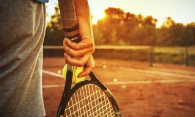 Jugar tenis. Foto: Mercadofitness.