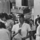 Vendedora de dulces en las calles de Asunción. Foto de Frank Scherschel para la revista Life. Cortesía