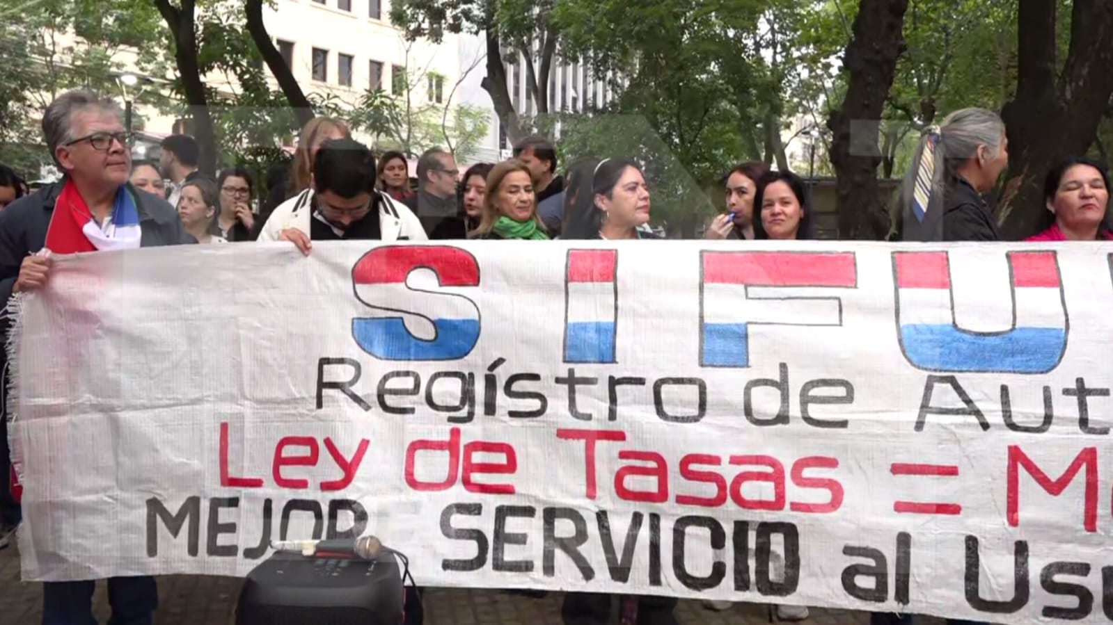 Funcionarios del Registro Automotor exigen reajuste salarial. Foto: El Nacional.