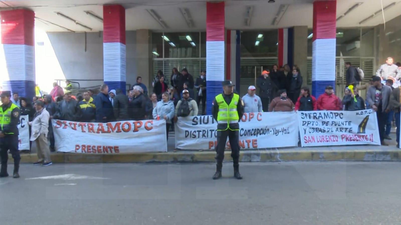 Manifestación de funcionarios del MOPC. Foto: El Nacional.