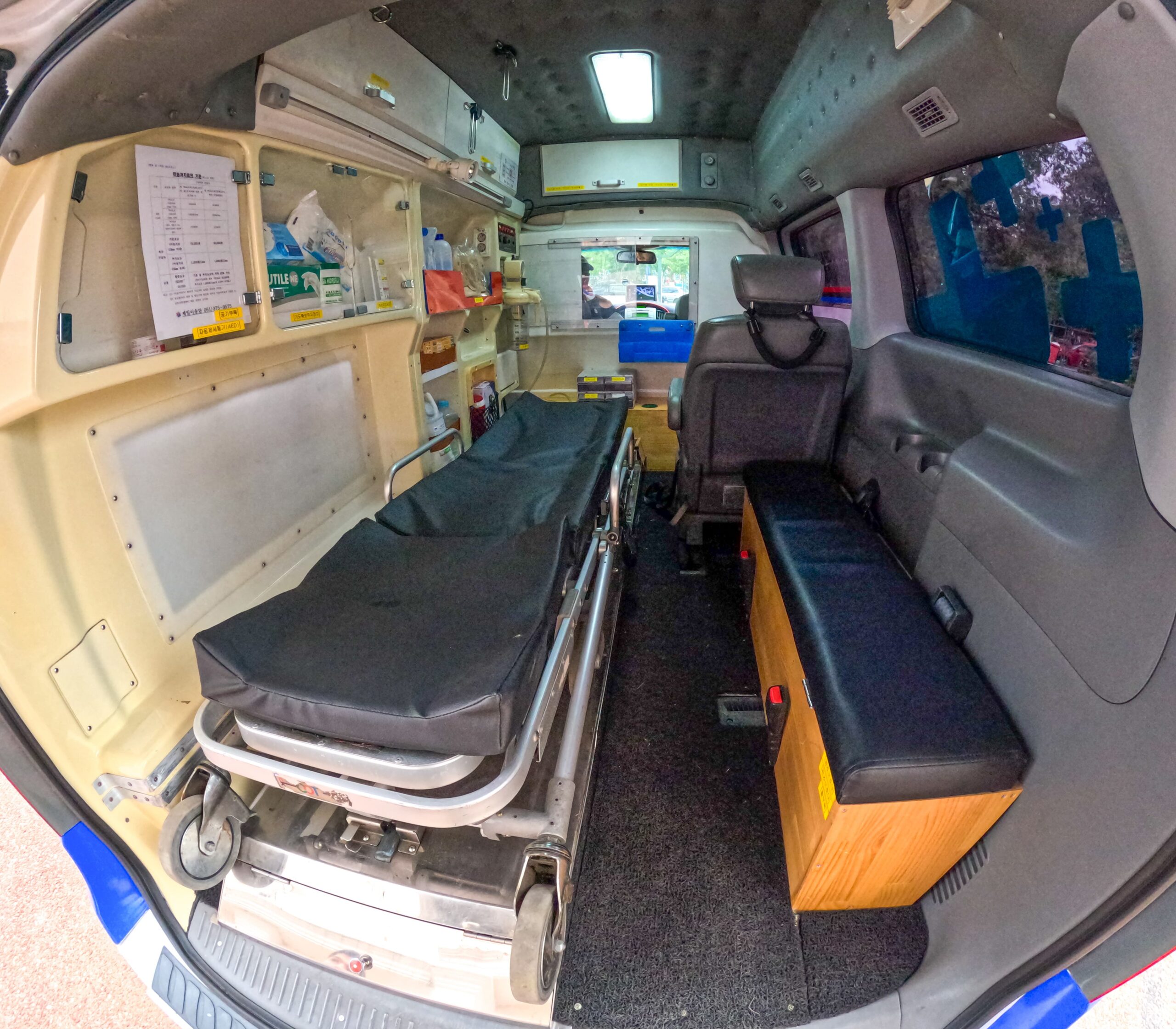 Interior de una ambulancia. Foto: Gentileza. 