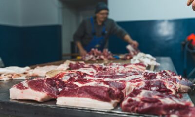 Donación de carne a familias afectadas por el incendio. Foto: Gentileza.