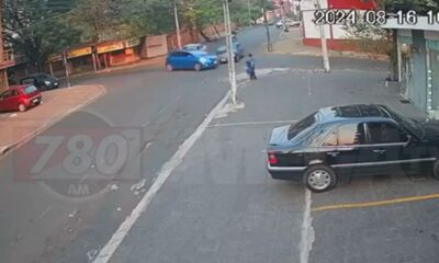 Un personal policial que estaba fuera de servicio se adelantó en forma indebido y ocasionó grave choque. Foto: Captura 780 AM.