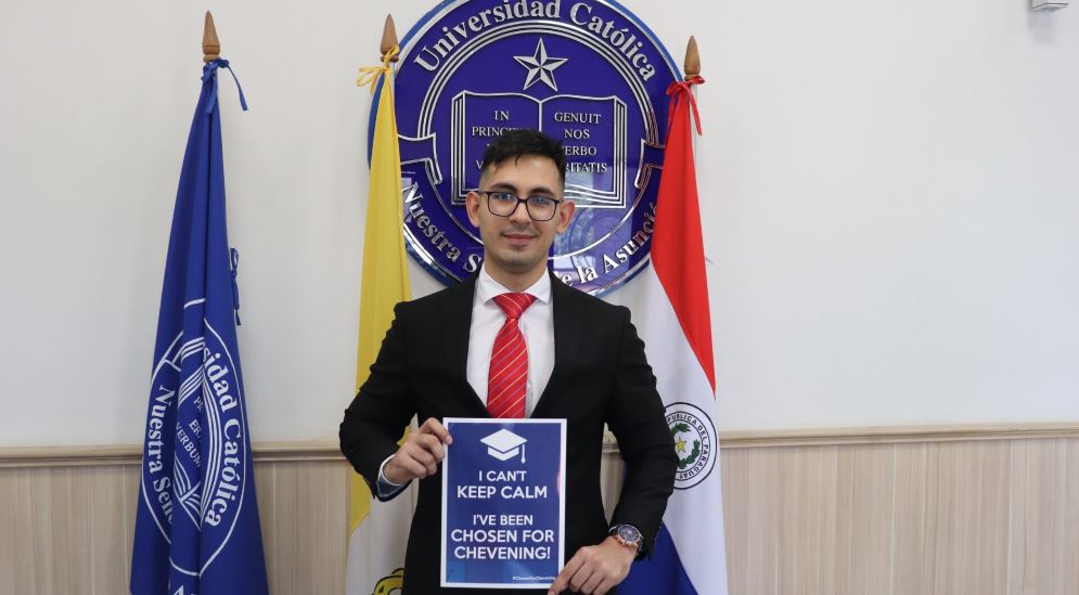 Bruno Caballero, egresado destacado y docente de la UC obtuvo la beca Chevening para hacer un posgrado en Oxford. Foto: Universidad Católica.