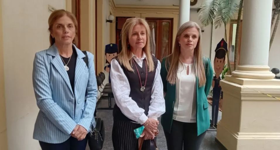 Hijas de Óscar Denis en el Ministerio del Interior. Foto: Judiciales.net