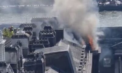 El emblemático edificio de Somerset, ubicado en el centro de Londres, está siendo presa de las llamas. Foto: El Mundo.