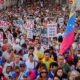 Millares de personas abarrotaron la Puerta del Sol de Madrid, España, en la protesta contra la proclamada reelección de Nicolás Maduro en Venezuela. Imagen: Manu Fernandez/AP Photo/picture alliance