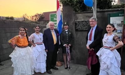 Descubrimiento de la placa que brinda homenaje de Elisa Lynch en Irlanda. Foto: Gentileza.