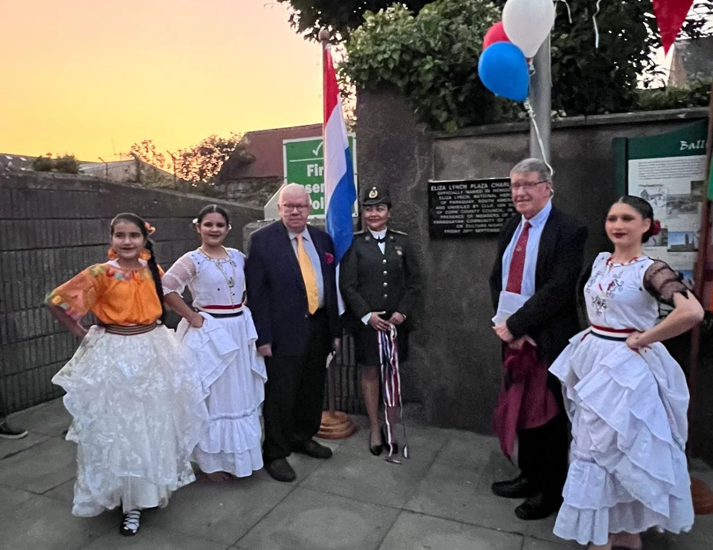 Descubrimiento de la placa que brinda homenaje de Elisa Lynch en Irlanda. Foto: Gentileza.