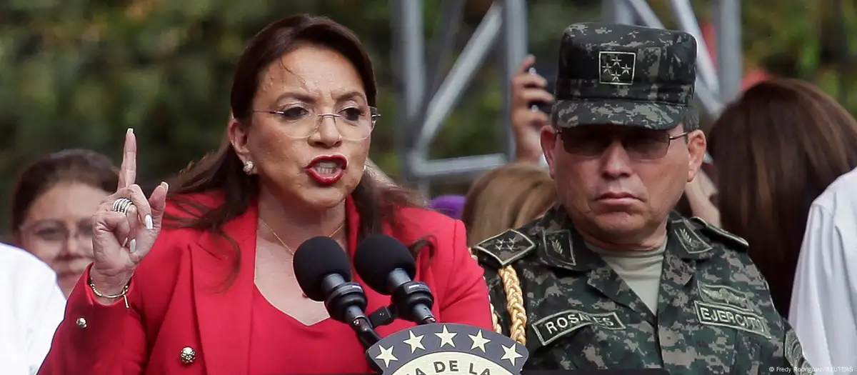 La presidenta Xiomara Castro denunció el tratado de extradición y ahora sus parientes cercanos son vinculados con narcotraficantes. Foto: DW