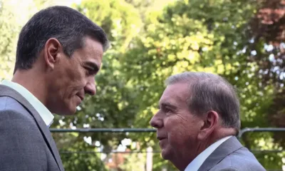 El presidente del Gobierno español, Pedro Sánchez (izqda.), y el líder opositor venezolano Edmundo González Urrutia, en La Moncloa. Imagen: Fernando Calvo/La Monclosa/AFP