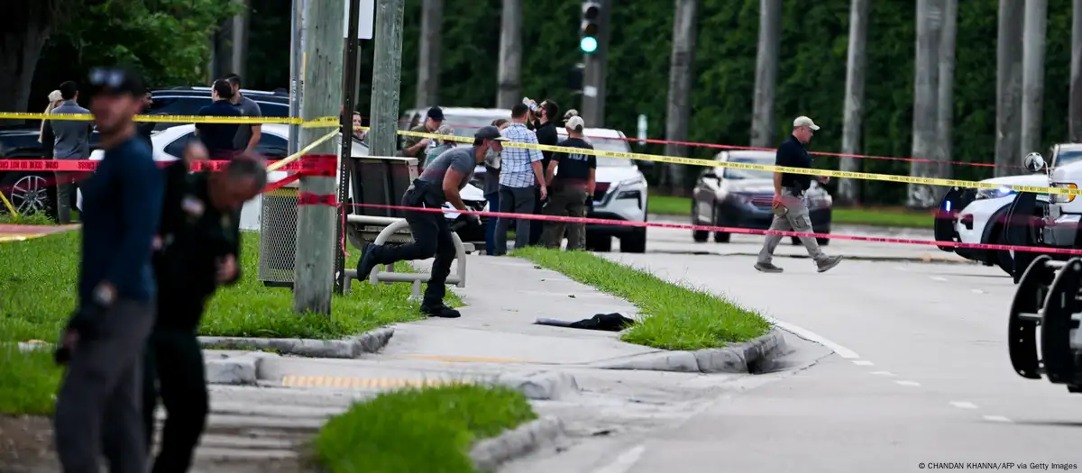 Miembros del FBI, el Departamento del Sheriff y los Servicios Secretos, en la escena del crimen fuera del Trump International Golf Club en West Palm Beach, Florida. Imagen: CHANDAN KHANNA/AFP via Getty Images