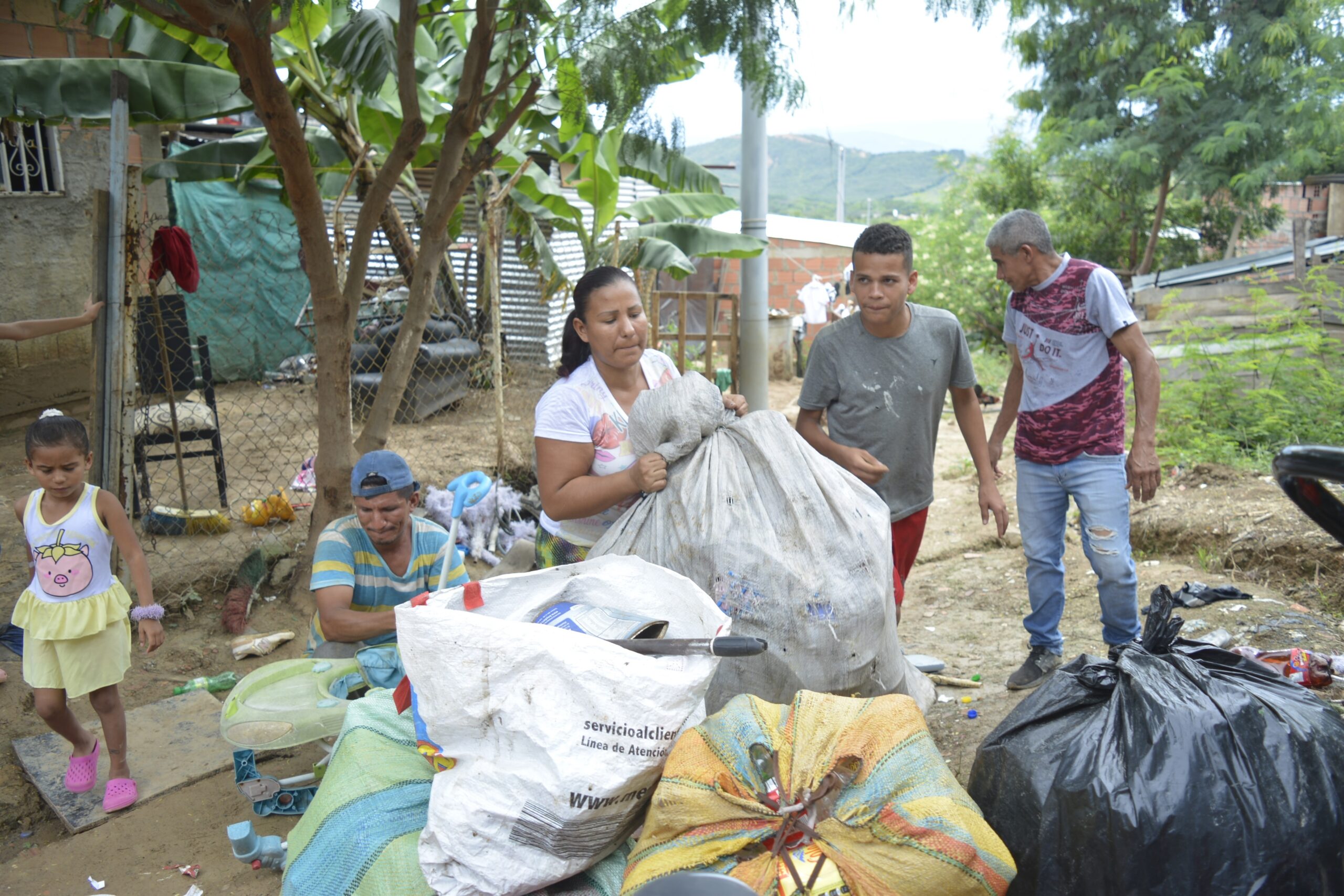 María Gutiérrez, migrante venezolana que se dedica al reciclaje en Colombia. Foto: Ayuda en Acción/ Europa Press.