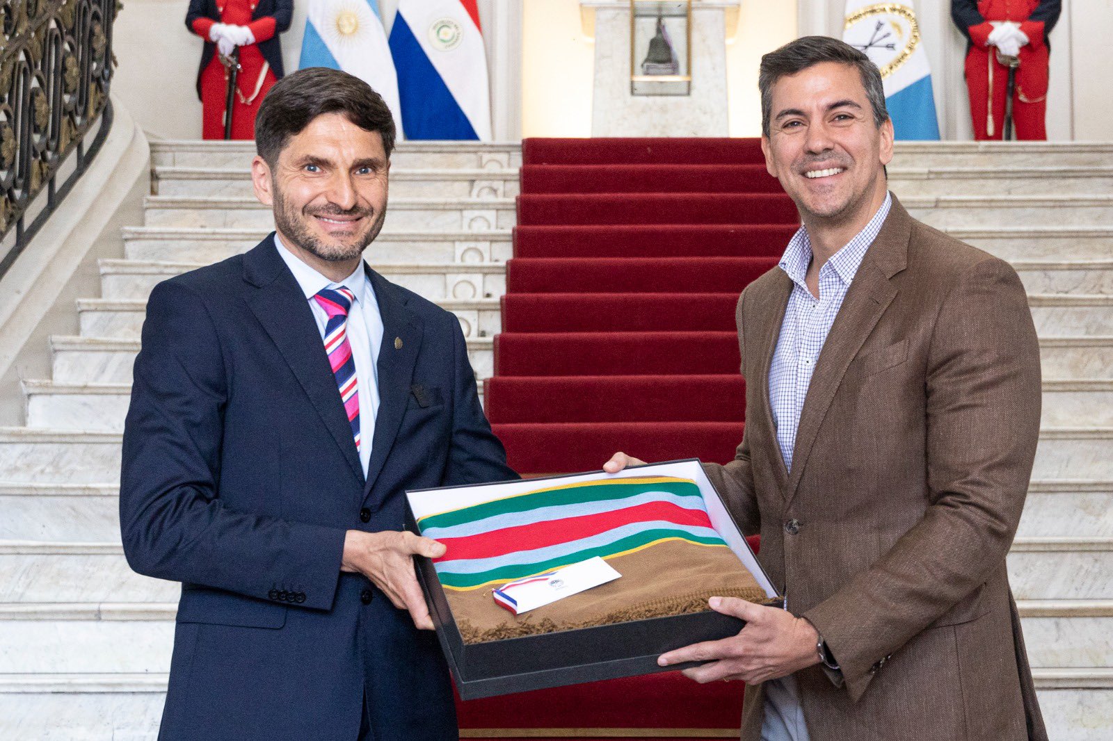 Gobernador de Santa Fe, Maximiliano Pullaro y el presidente de Paraguay, Santiago Peña. Foto: Presidencia.