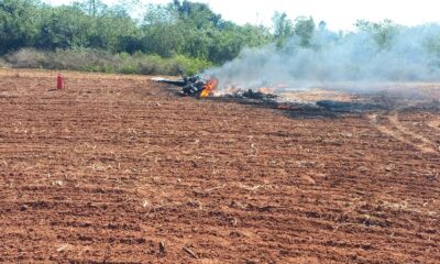 La avioneta quedó incinerada. Foto: Héctor Alegre.