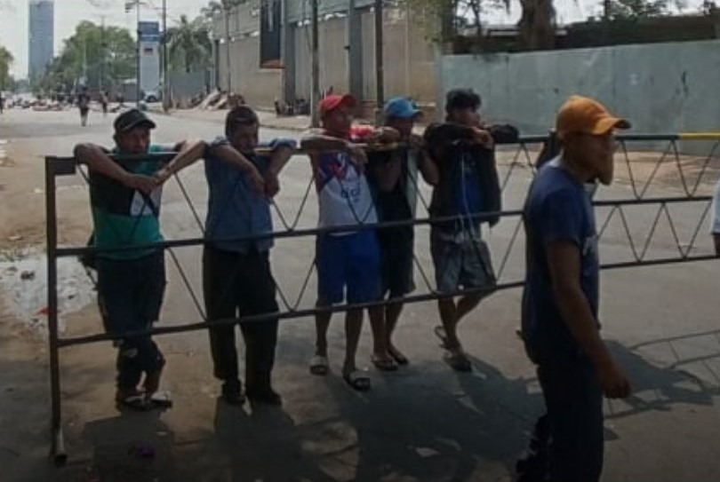 Manifestación indígena y bloqueo de calles en la avda Artigas. Foto: 650 AM