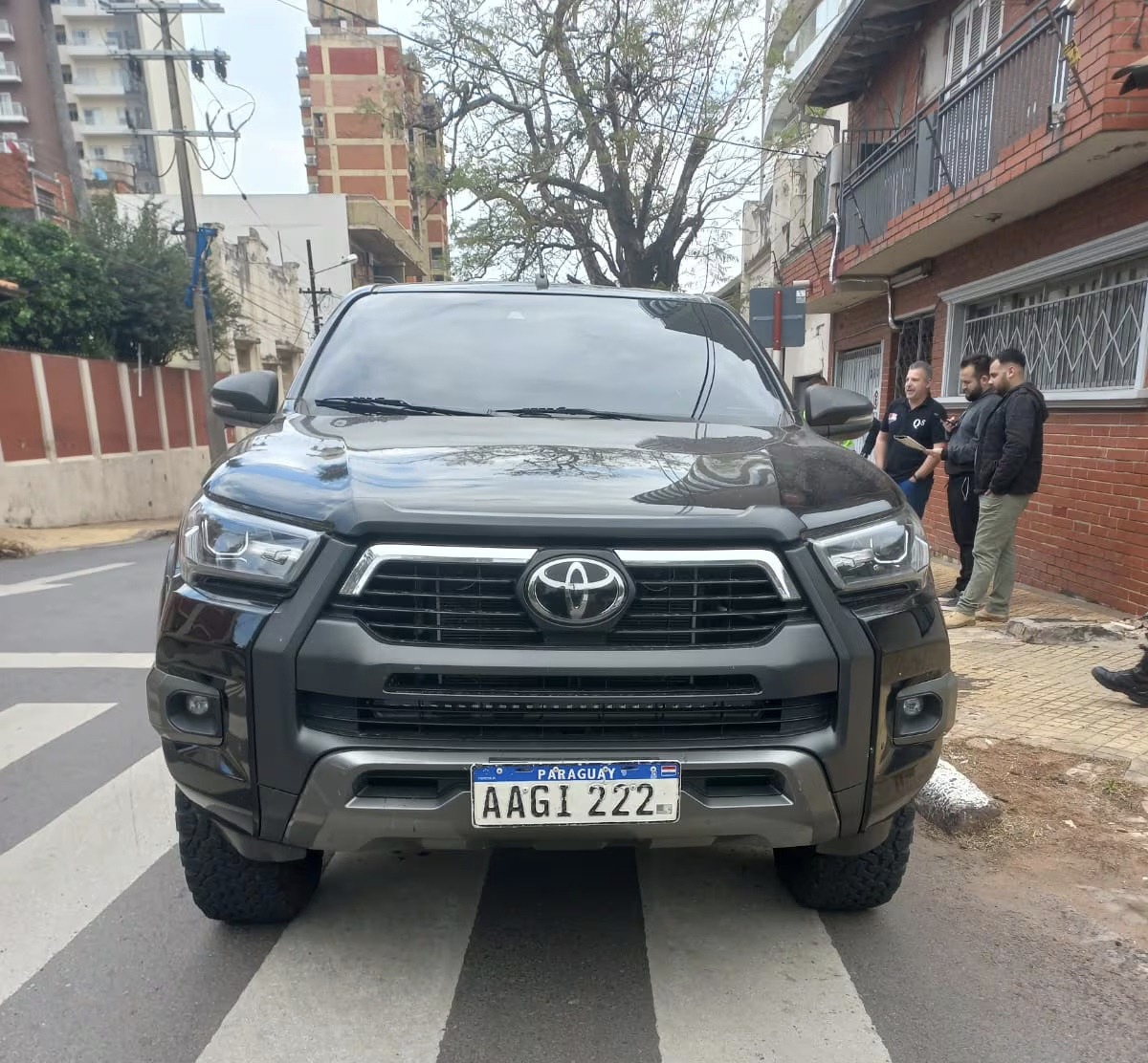 Camioneta de la Senad cuenta con una chapa clonada. Foto: Redes.