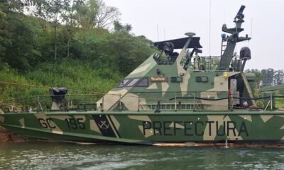 Todo sucedió en el río Paraná, a la altura de la ciudad de Eldorado; los uniformados no resultaron heridos, pero el guardacostas GC-195 Guaraní terminó dañado. Foto: La Nación de Argentina