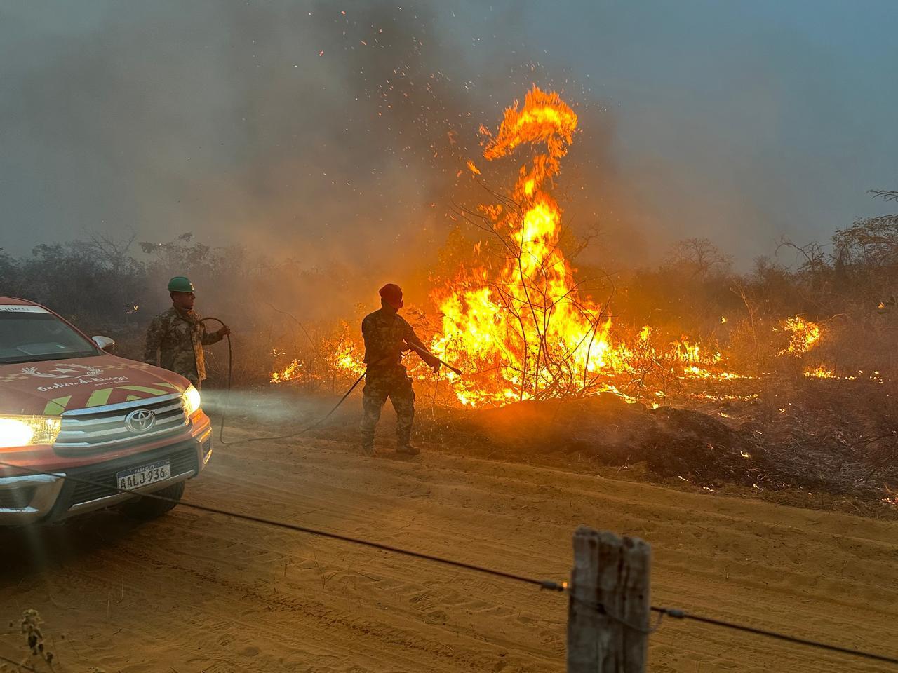 Combate al incendio en el Chaco paraguayo. Foto: Gentileza.