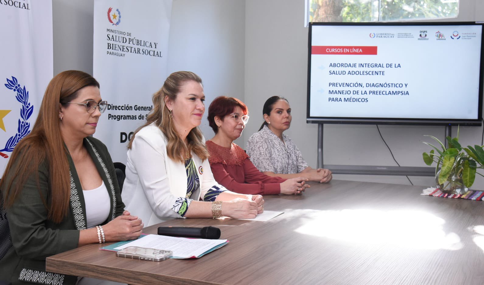 La actividad contó con la presencia de la ministra de Salud, Teresa Barán. Foto: Gentileza.