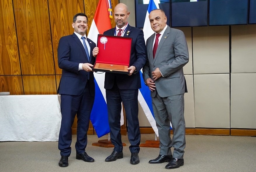 Raúl Latorre, Amir Ohana y Basilio Núñez. Foto: Gentileza.