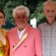 Julianne Moore, Pedro Almodóvar y Tilda Swinton en la alfombra roja. Foto extraída de squirelat.com