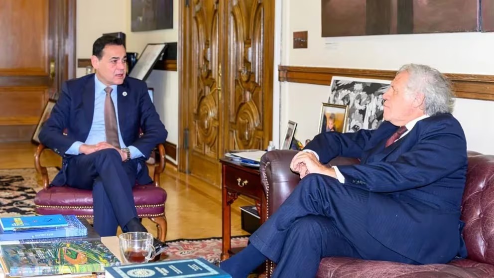 Rubén Ramirez Lezcano junto a Luis Almagro. Foto: OEA.