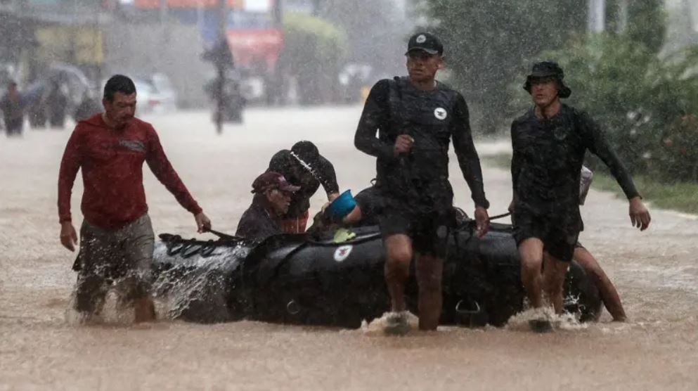 Huracán John deja varios muertos en México. Foto: BBC.