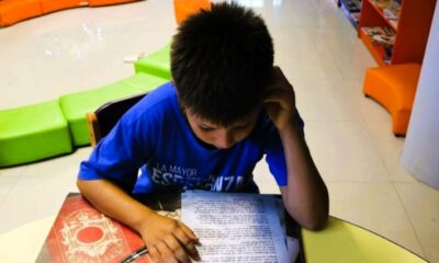 Niño leyendo en la BACCN. Cortesía