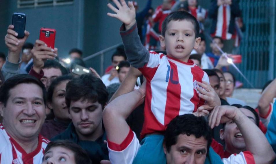 Recomienda evitar exposición de los niños a la contaminación del aire. Foto: Selección Paraguaya de Fútbol.