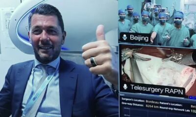 El doctor Alberto Brerda durante la telecirugía realizada a un paciente en Pekín (Fundació Puigvert)