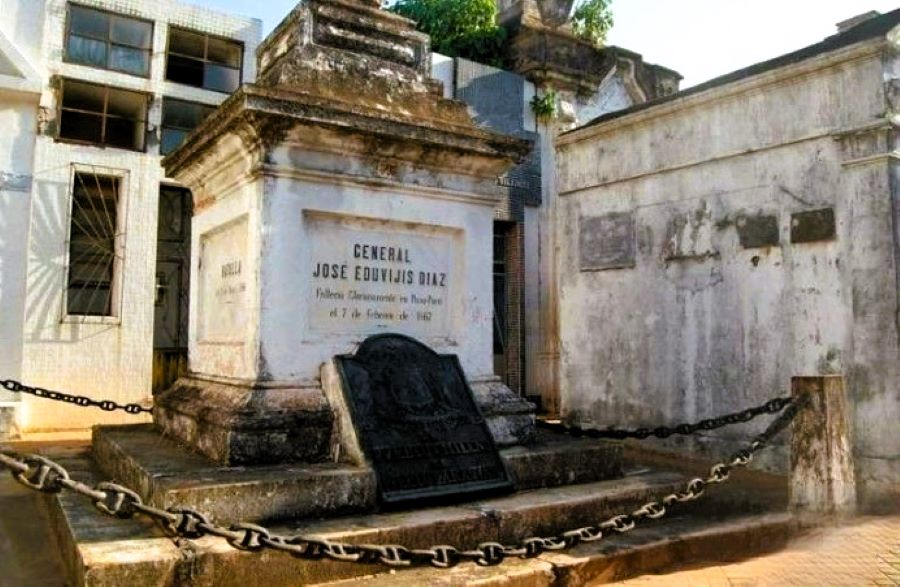 Recorrido por Recoleta, camposanto donde reposan los restos de algunos de los más ilustres ciudadanos del Paraguay. Cortesía