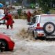 Rescatistas trabajan en una zona inundada tras fuertes lluvias en Jesenik, República Checa. Foto: DW.