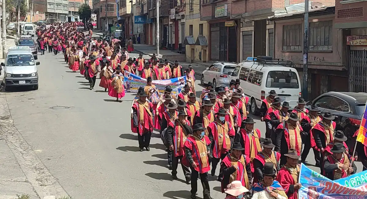 Ponchos rojos,seguidores de Evo Morales. Foto: Bolivia.com