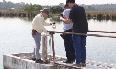 Análisis a la calidad del agua. Foto: Gentileza.