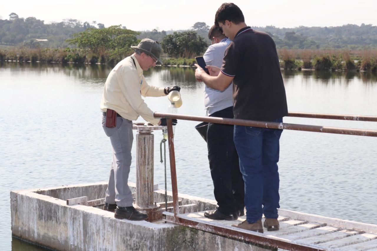 Análisis a la calidad del agua. Foto: Gentileza.