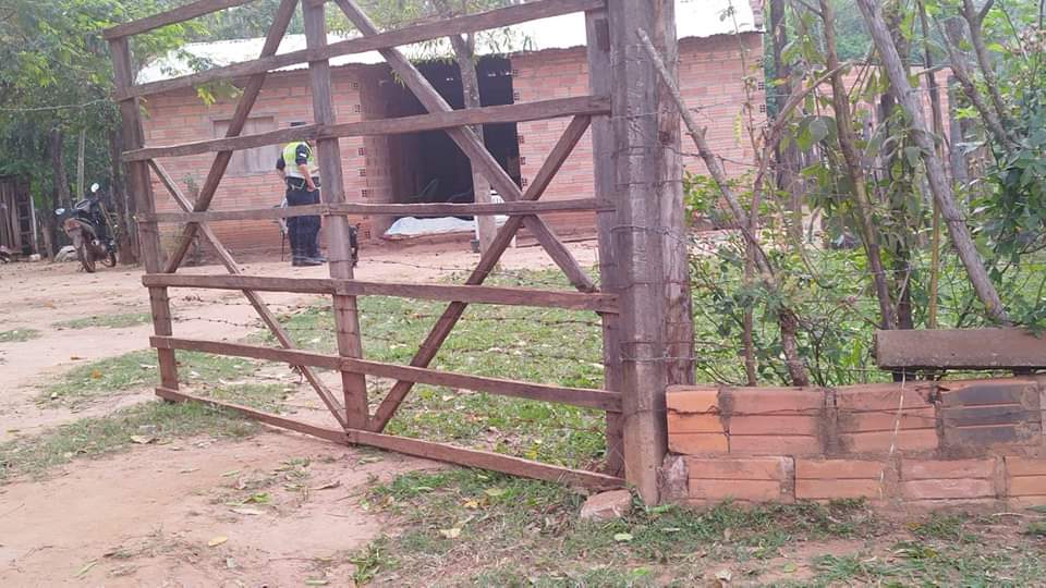 La casa en donde encontraron el cuerpo de un hombre asesinado. Foto: Ahorapy