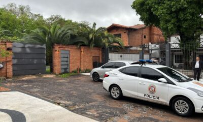 En la lujosa vivienda en barrio Mburucuya de Asunción fue realizada una masiva descarga de materiales audiovisuales. Foto: R. 1000 AM.