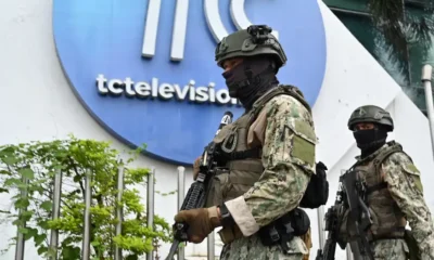 El pasado 9 de enero, encapuchados armados asaltaron el canal de televisión TC, en Guayaquil. Imagen: Marcos Pin/AFP/Getty Images