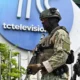 El pasado 9 de enero, encapuchados armados asaltaron el canal de televisión TC, en Guayaquil. Imagen: Marcos Pin/AFP/Getty Images