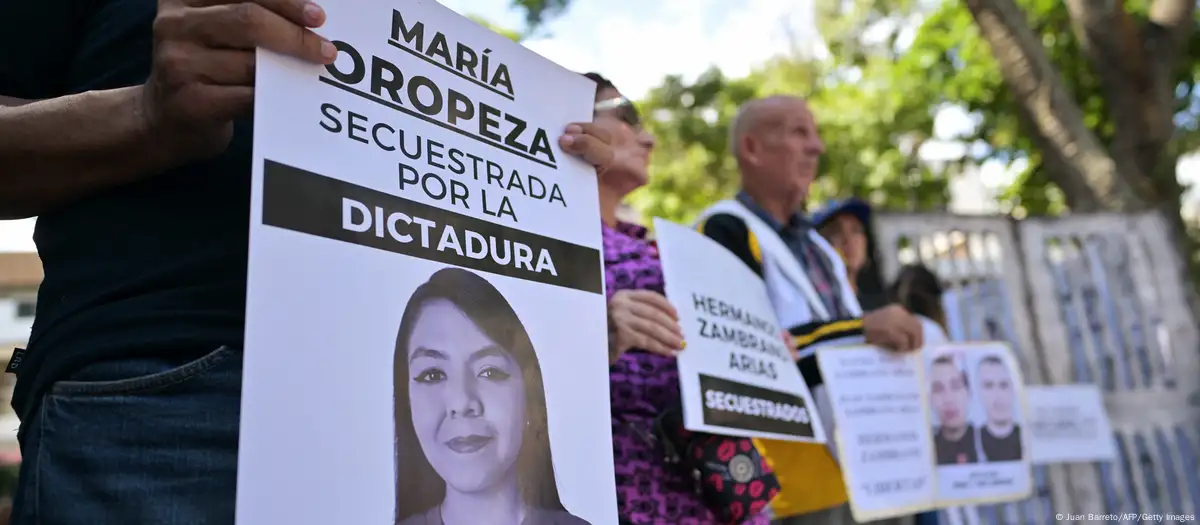 Manifestantes exigen la liberación de los presos políticos en Venezuela. Imagen: Juan Barreto/AFP/Getty Images/DW